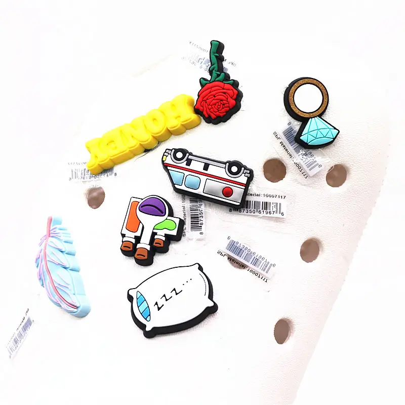 Luxury 1pcs Clog Croc Charms Honey Ambulance Flower Designer Potion Ring PVC Shoe Accessories Decorations for Couples Kids Gifts