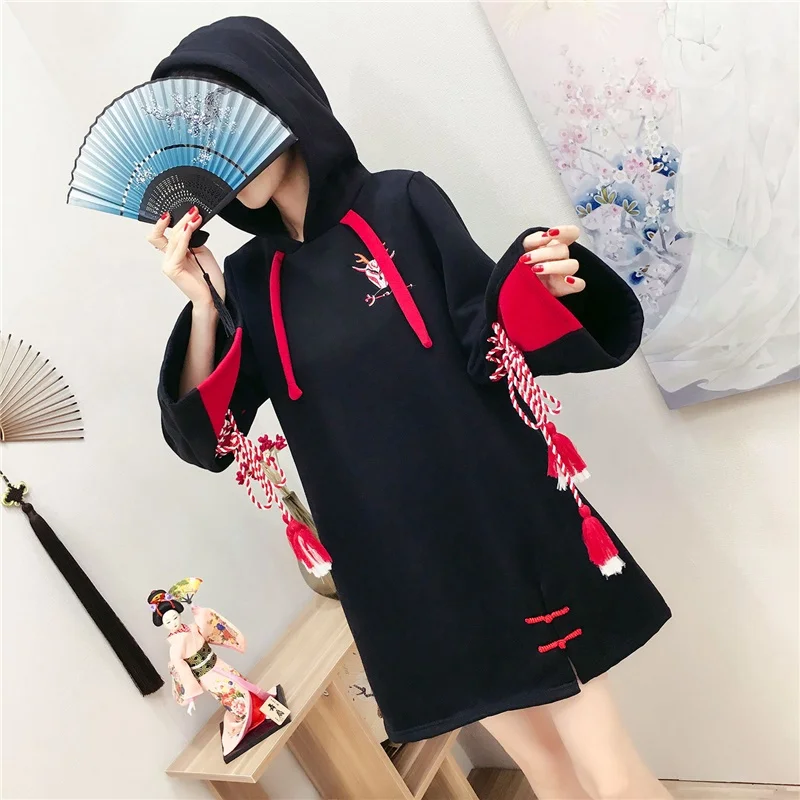Женское платье с капюшоном Черное короткое вышивкой и длинным рукавом в японском