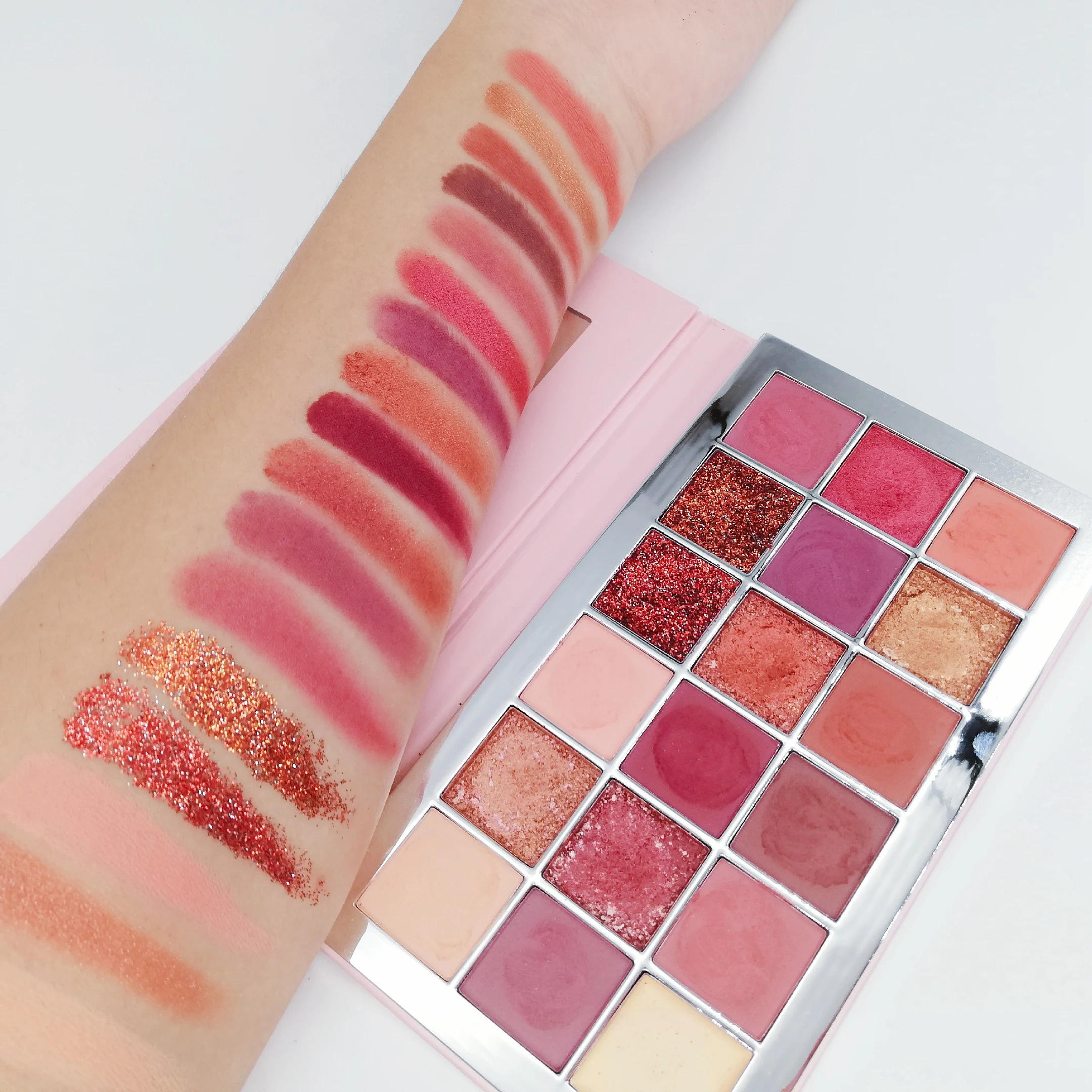 Палитра теней для век с разноцветными блестками 18 цветов матовые блестящие яркие