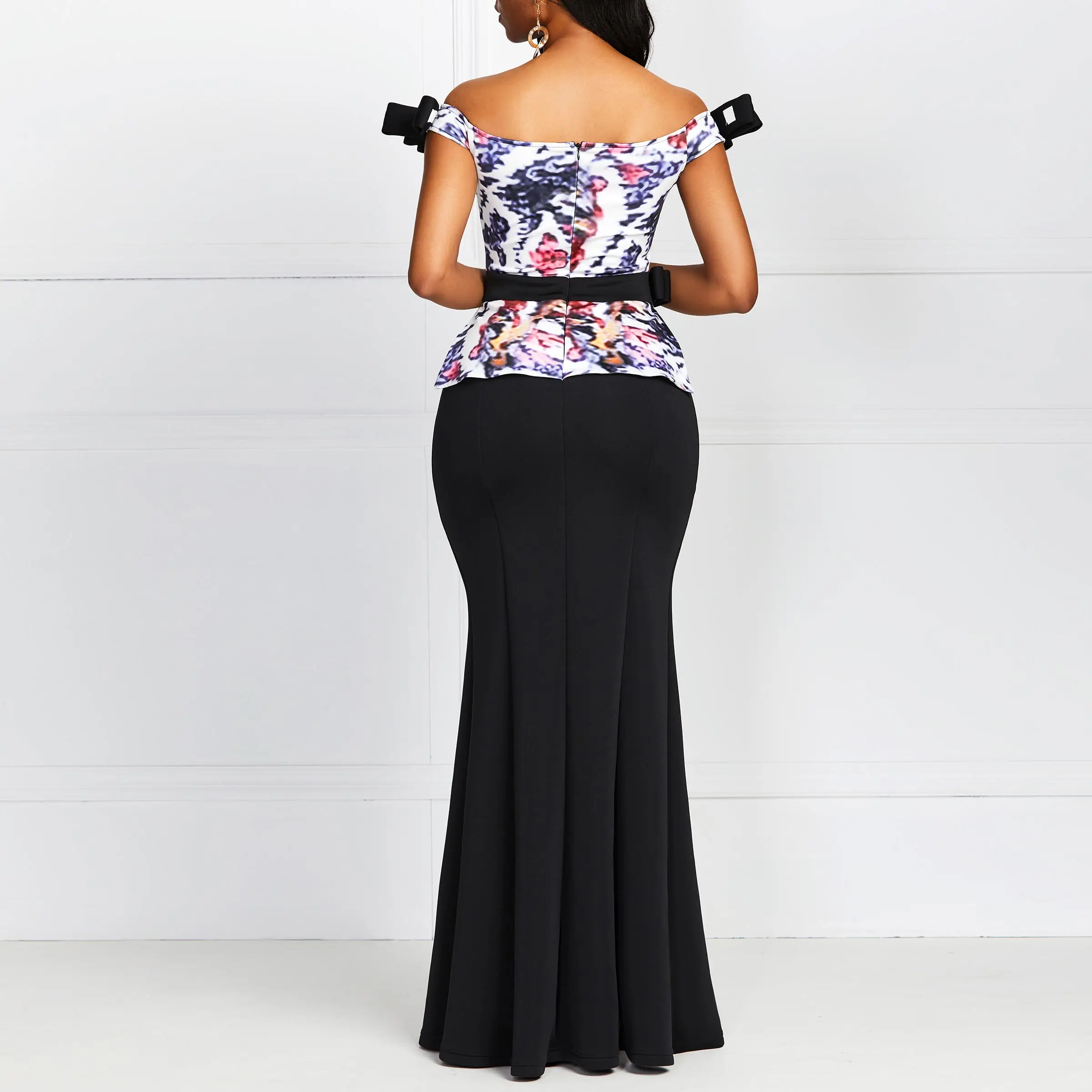 Женское вечернее платье с открытыми плечами элегантное открытой спиной и