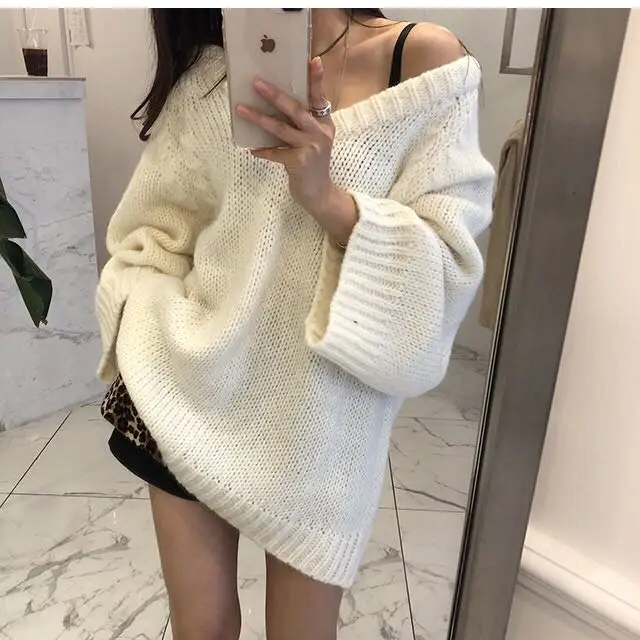 

CBAFU loose women sweater autumn winter v-neck large size bat sleeve solid sweater knitted pullovers ladies jumper 5 color N364