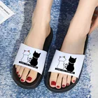 Шлепанцы женские с мультяшным принтом кота, повседневные сандалии, пляжные тапочки, сланцы, черный и белый цвета