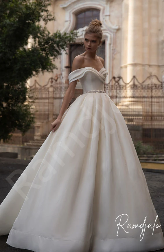 

Modest Wedding Dresses 2021 Ball Gown Off The Shoulder Crystal Beads Waist Piping Bridal Gowns Bride Dresses Novia Glamorous