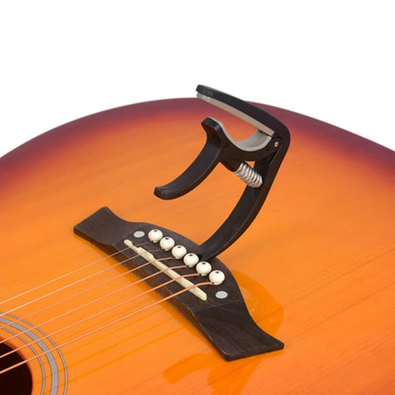 Пластиковый гитарный каподастр очень прост в использовании подходит для