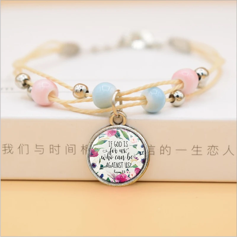 Женский браслет из керамических бусин с изображением бога в ней | Украшения и