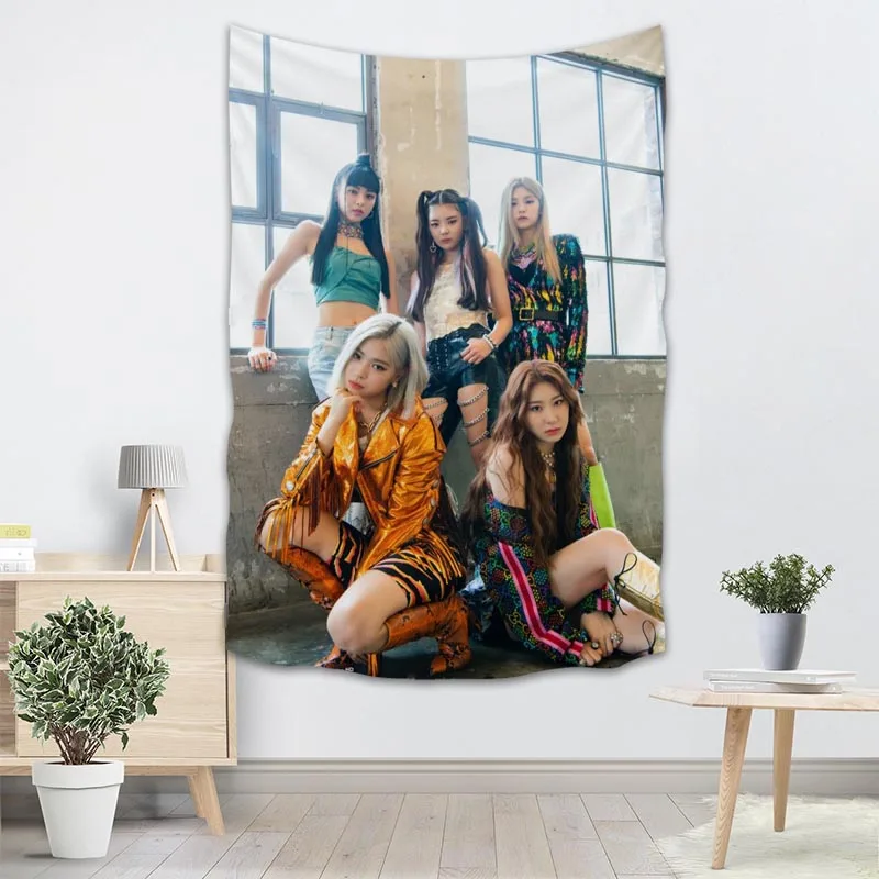 

Kpop Girl ITZY Tapestry Wall Hanging Decor Wall Cloth Tapestries Home Decoration Accessories Psychedelic Carpet Decorative 0512