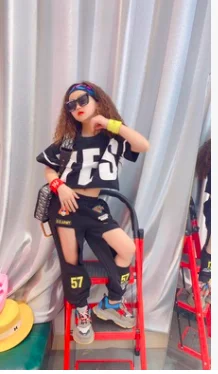 Новинка Весна 2020 костюм для девочек короткая футболка с дырками повседневные