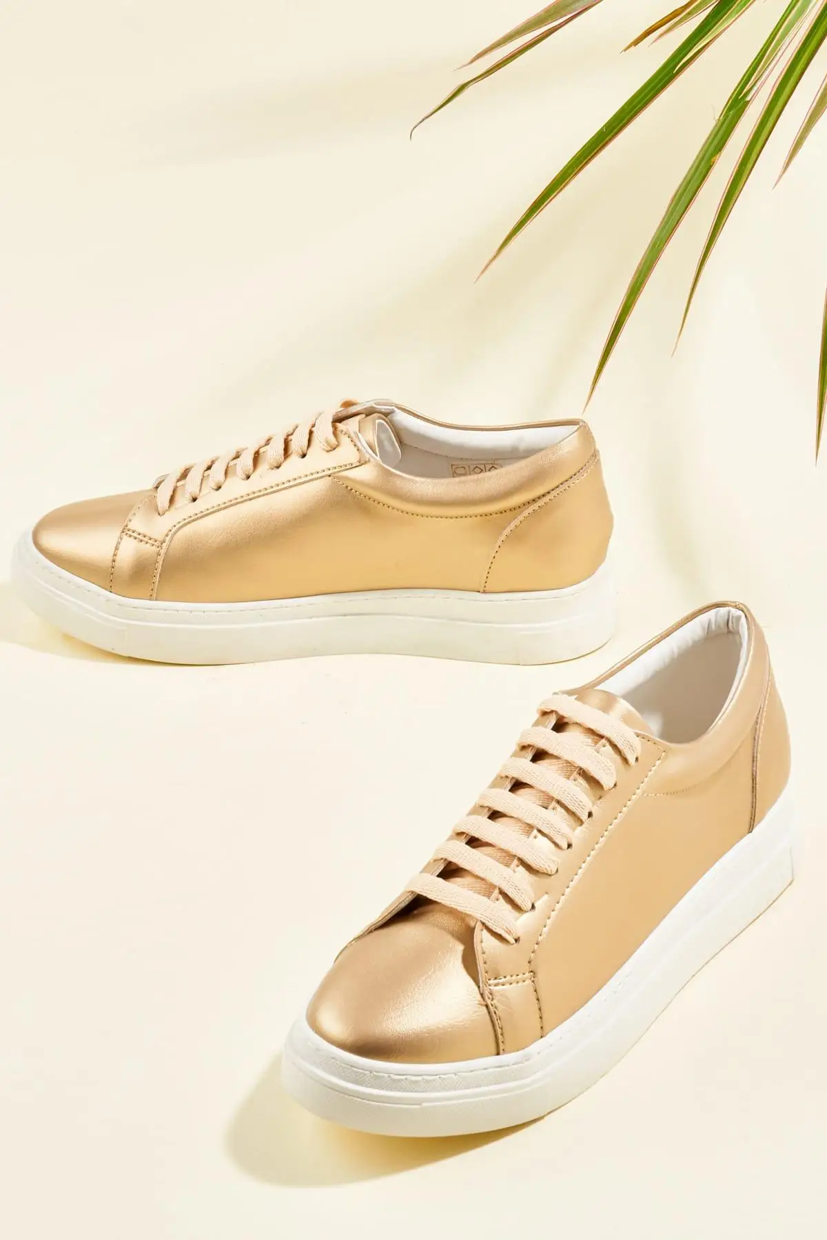 Бемби золотого цвета женские кроссовки D0103077609 | Обувь