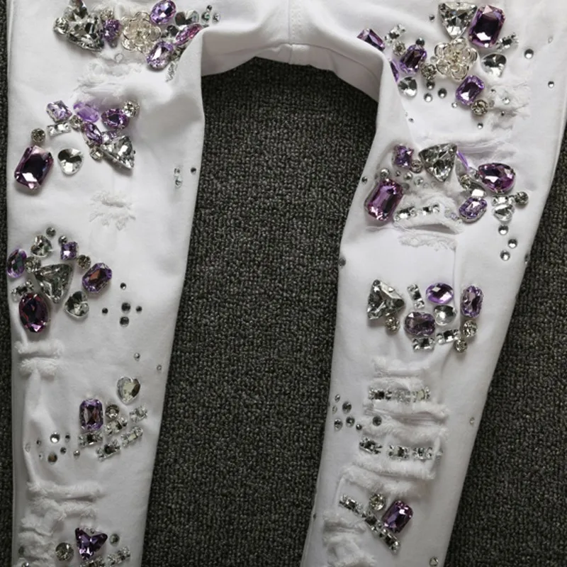 Весенние Новые вышитые расклешенные джинсы женские модные белые рваные стрейч