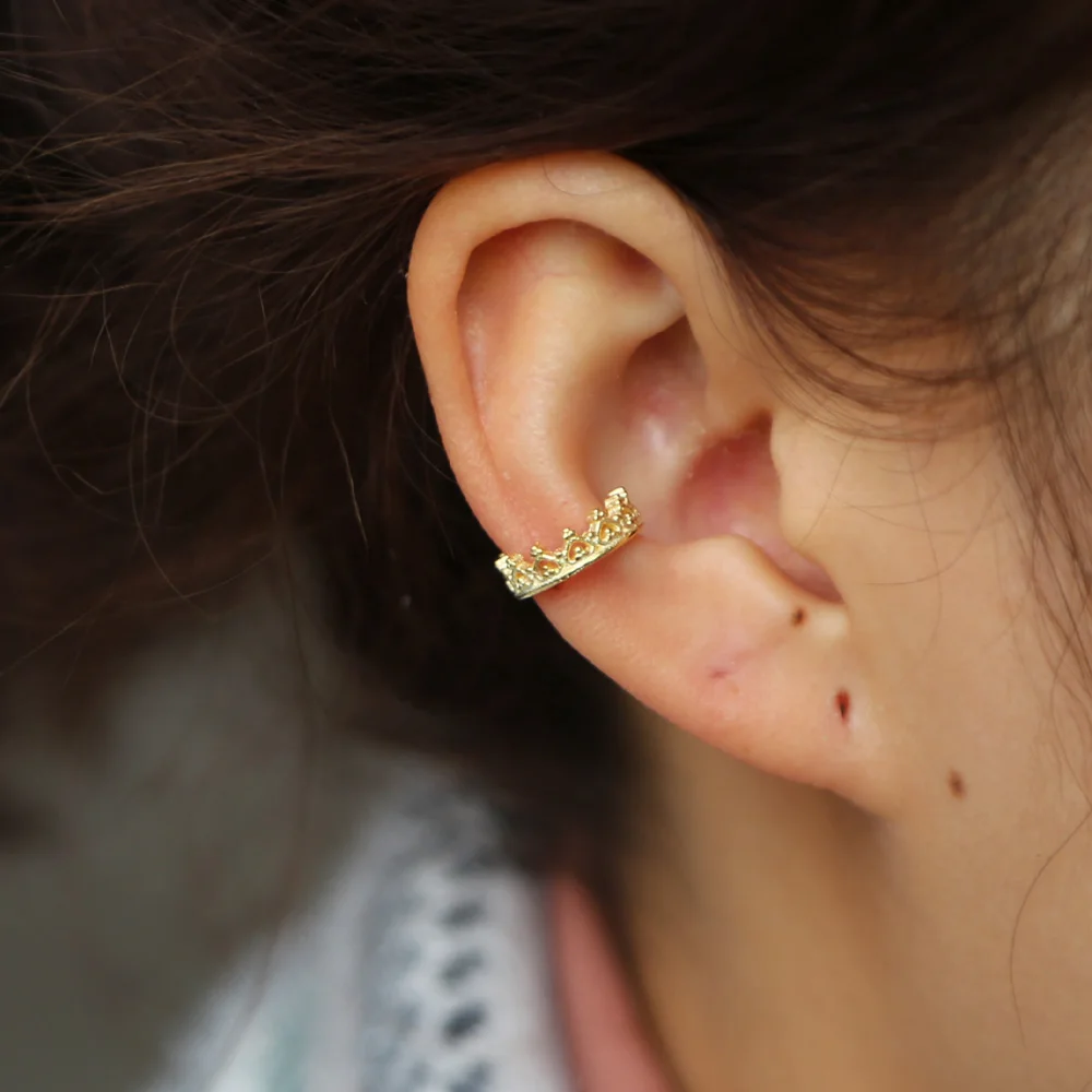 Новое поступление серьги клипсы в форме короны золотистые желтые серебристые