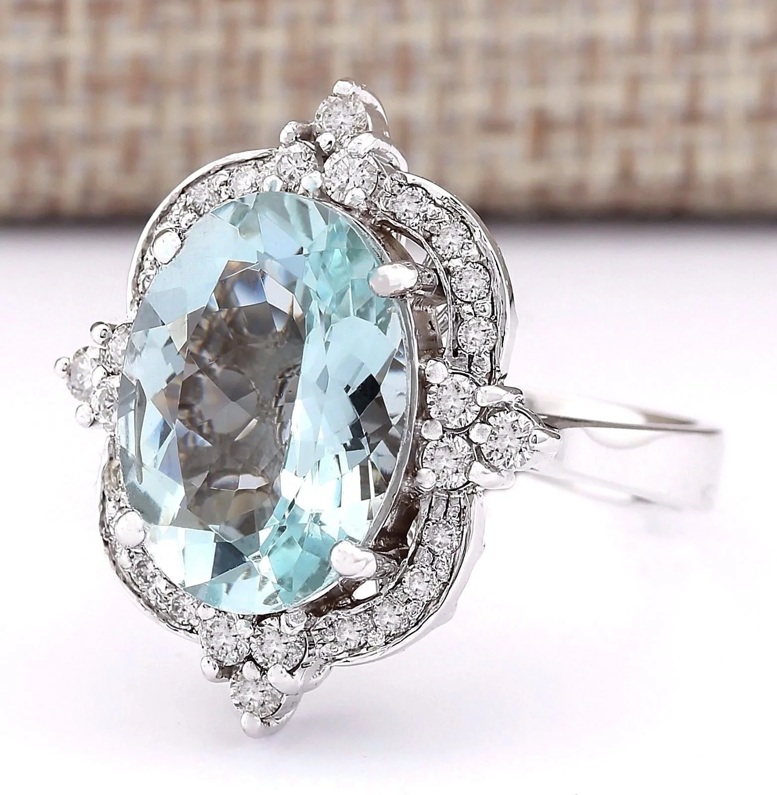 Aquamarine jewelry. Аквамарин камень ювелирные изделия. Аквамарин кострома. Штерн ювелирные изделия аквамарин. Старинные украшения с аквамарином.