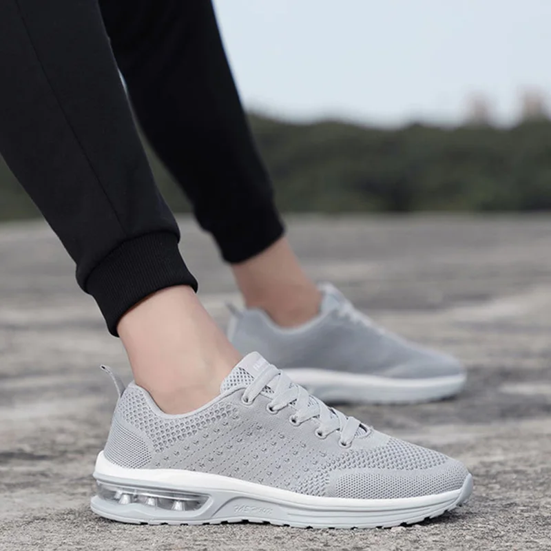 Женские кроссовки с дышащей сеткой повседневные на плоской подошве красного и