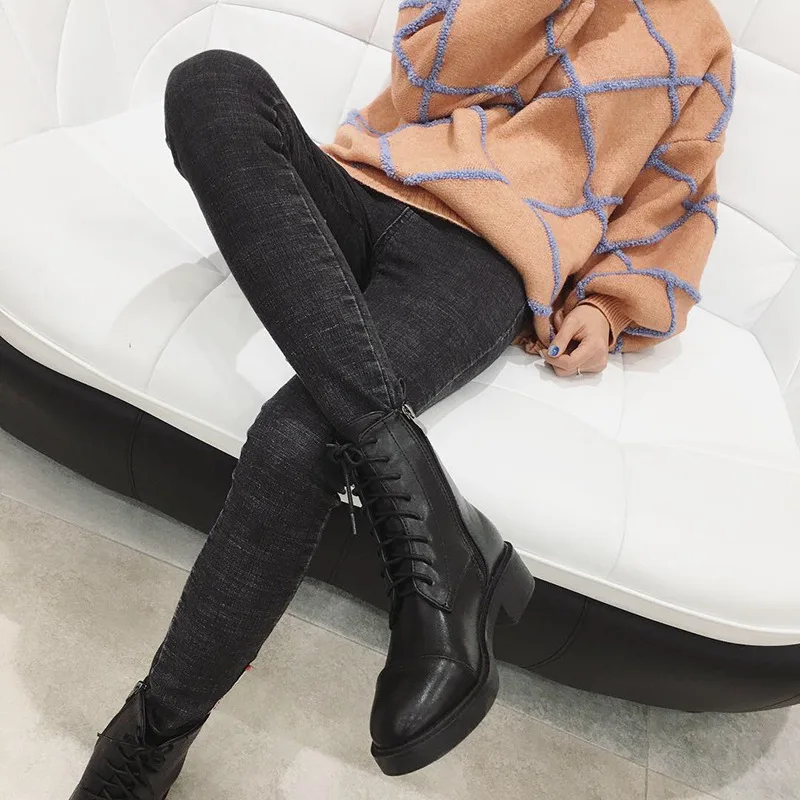 Женские зимние плюшевые ботинки на плоской подошве черные мотоциклетные