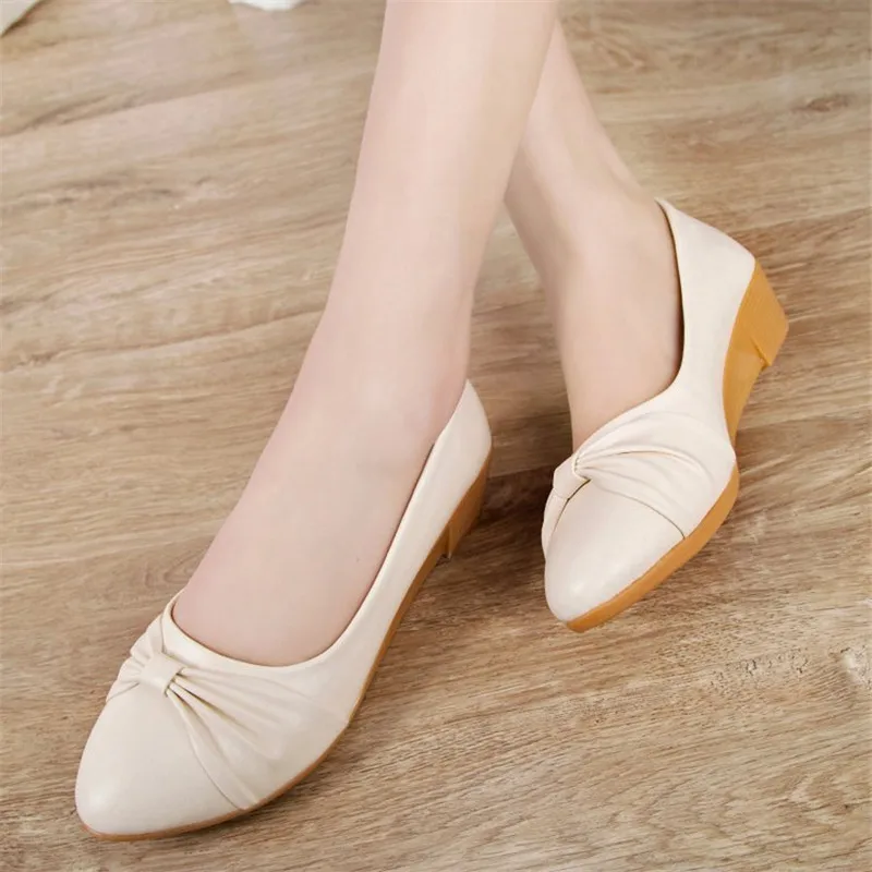 Белые женские туфли-лодочки из мягкой кожи 3 5 см Офисные на танкетке среднего