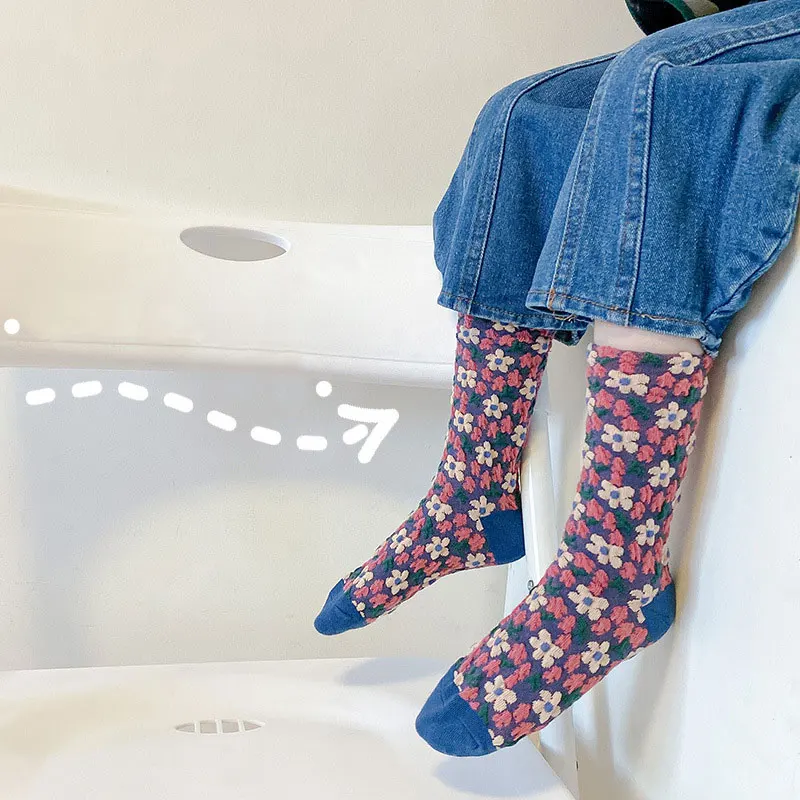 

Три пары зимних модных детских носков в стиле ретро осенние носки для девочек с цветочным украшением из чистого хлопка