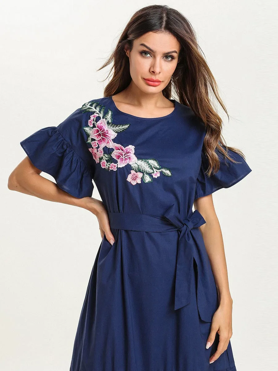 Мусульманское платье на шнуровке женское элегантное с цветочной вышивкой и