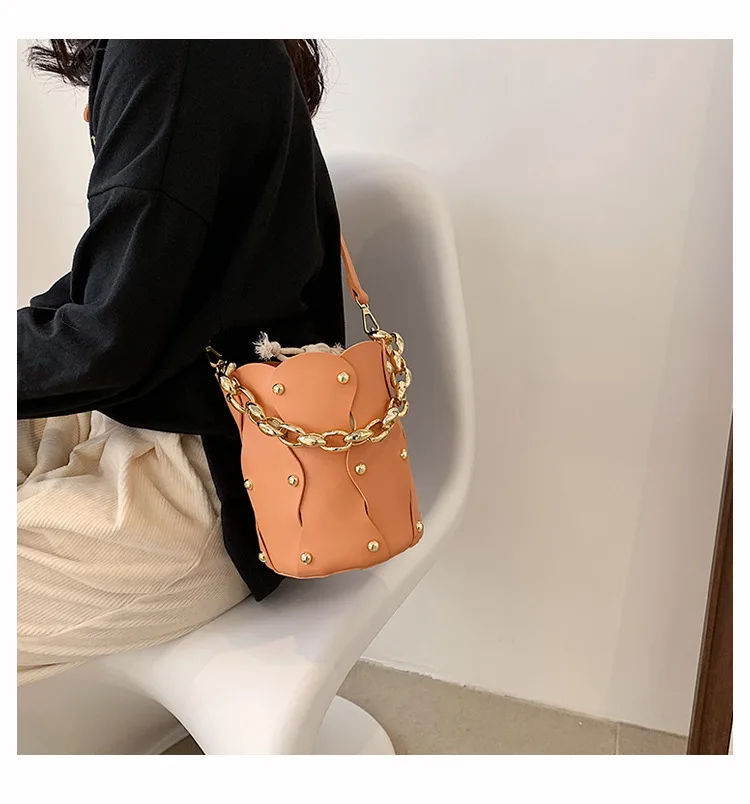 

New Style Vintage Designer Bucket Bag 2021 Pu Leather Shoulder Bags For Women Brand Luxury Rivet Drawstring Crossbody Bag Bolsas