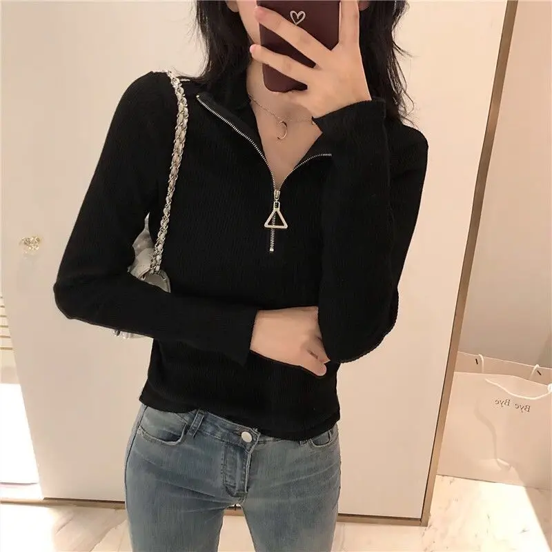 

Open collar high half sleeve nun T-shirt