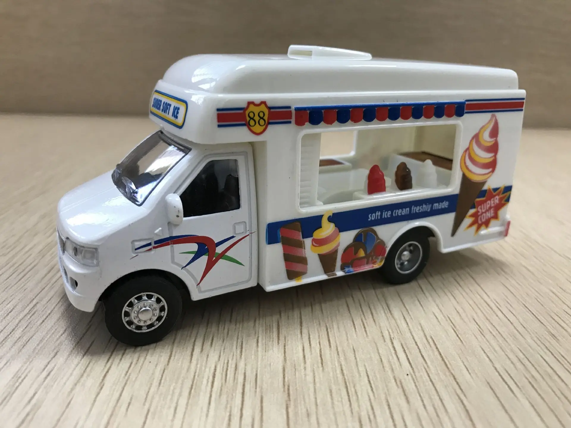 

Alloy Ice Cream Truck Fast Food Truck Pull Back Truck Toy Model