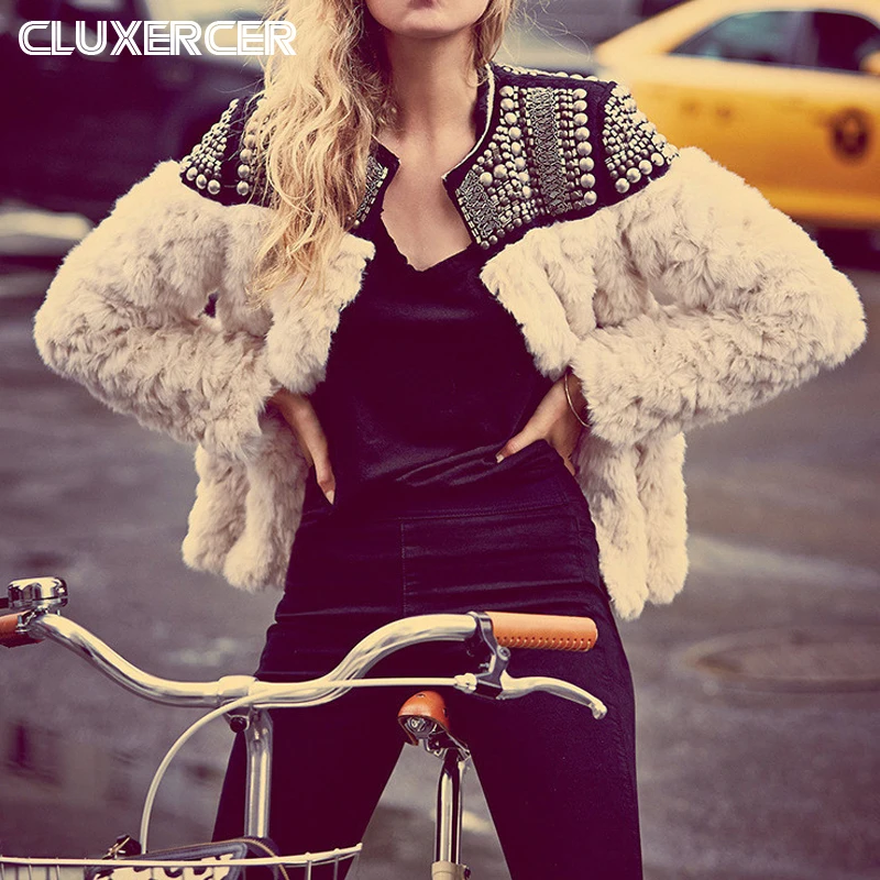 Женское пальто с кроличьим мехом бежевое толстое теплое длинным рукавом и