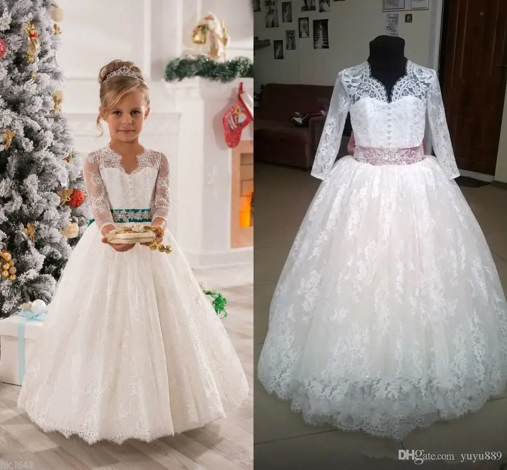 

Платье с длинным рукавом и кружевной аппликацией, на свадьбу