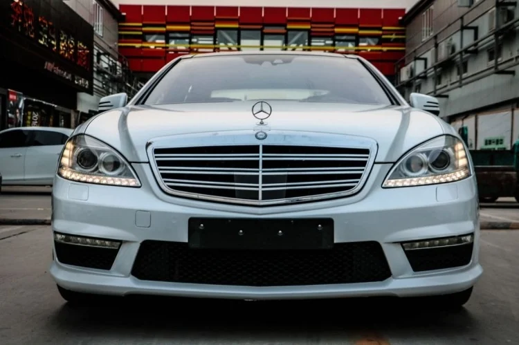 Применяется для продажи специальный Mercedes Benz W221 S320 S350 S400 S500 установка S63 / S65