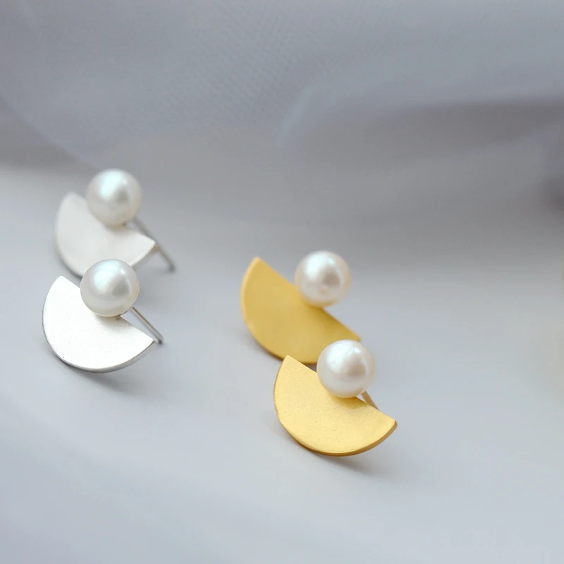 

Hot Sale Authentic 925 Sterling Silver Inlaid Natural Freshwater Pearl Fashion Handwork Creative Idea Half Round Silver Earring