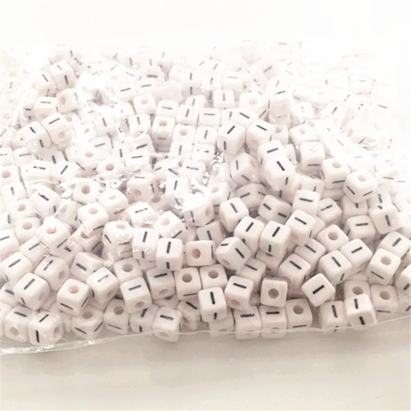 500pcs 10*10 мм белый Пластик акриловый кубик алфавита Квадратные бусины в форме букв 3