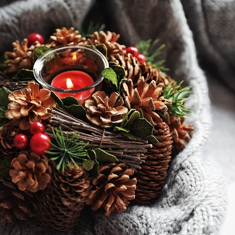 Рождественские подсвечники ручной работы красные ягоды сосновые шишки