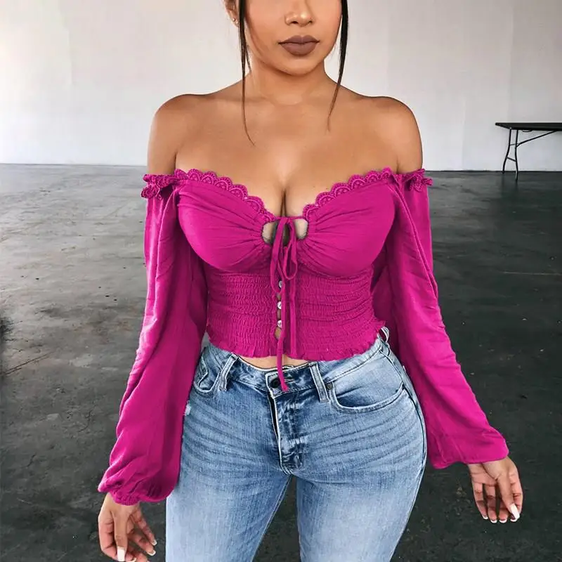 Весенняя кружевная блузка с глубоким вырезом и открытыми плечами женская