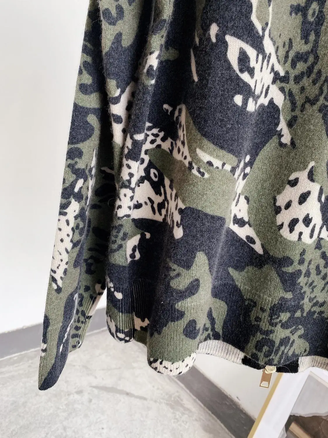

Camouflage Leopard Printed Sweater Women Hooded Long Sleeve Zipper Casual 100% Cashmere Cardigans