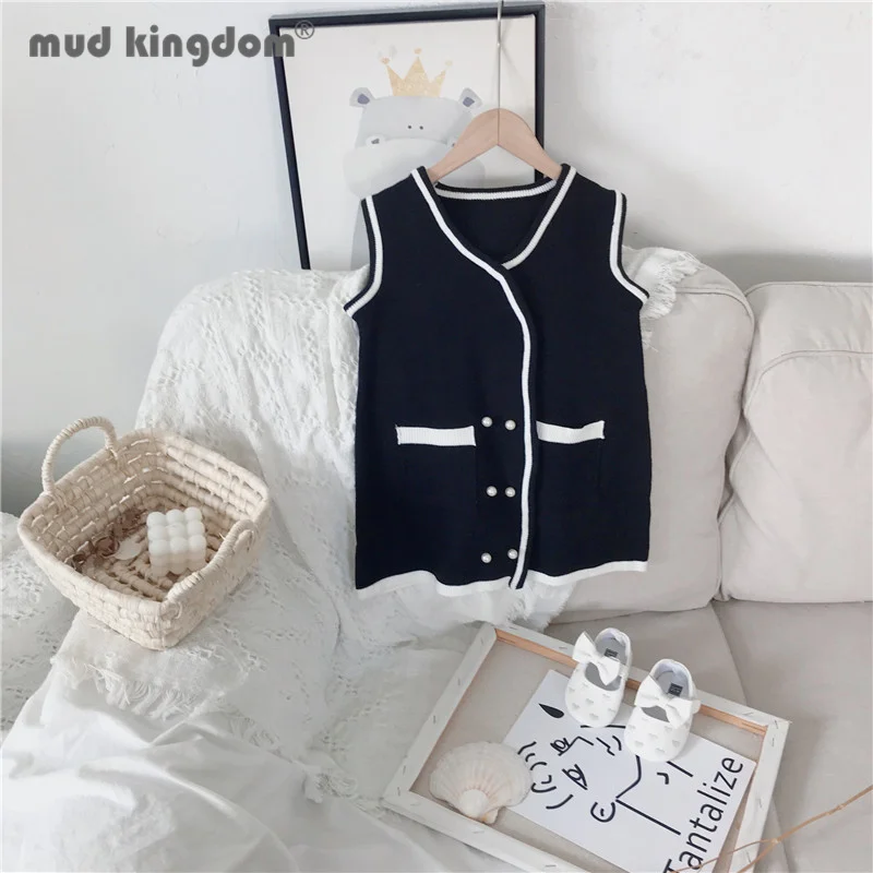 

Детское трикотажное платье без рукавов, на пуговицах с жемчугом