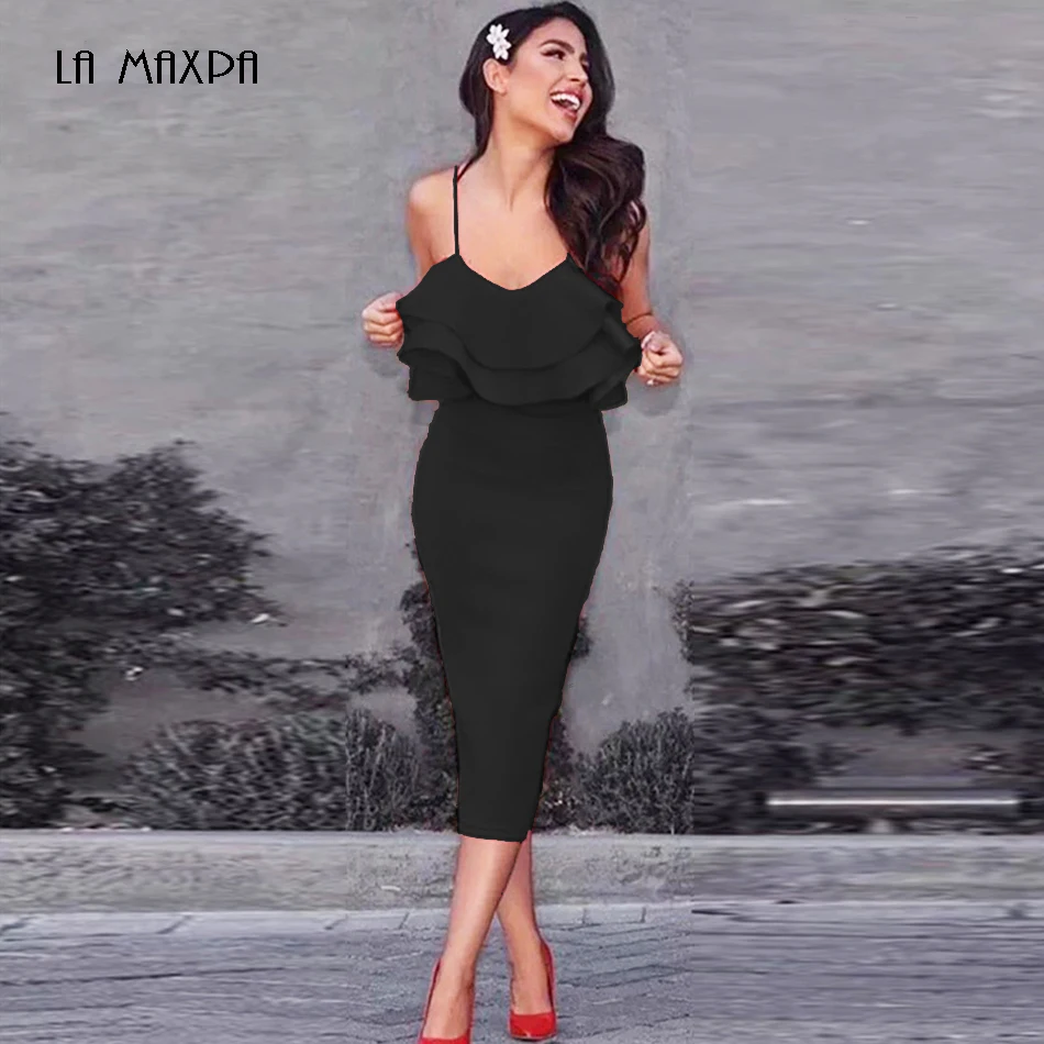 Женское облегающее платье на бретельках красное с оборками вечерние платья