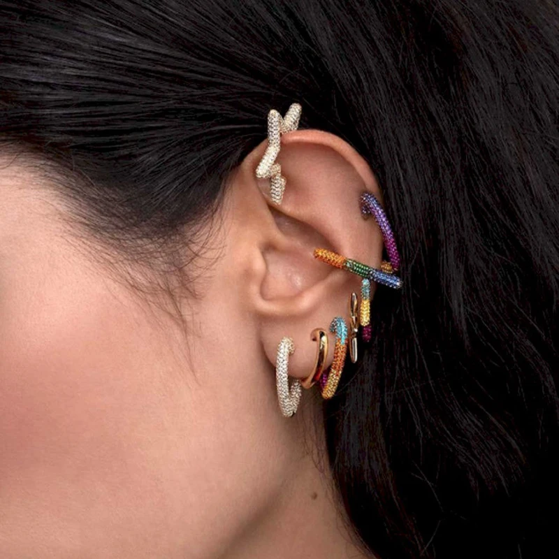 Новое поступление лета 2021 серьги-кольца Huggie в форме радужного сердца для женщин