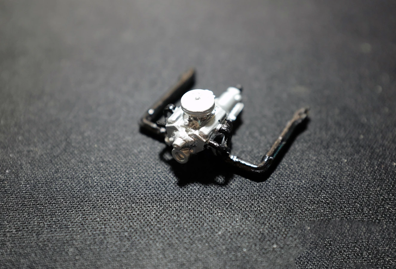 

1:64 Muscle Car 383 Engine V8 Supercharged Scene Ornaments DIY Stereoscopic Dollhouse Decoration Diorama Model Miniature Toys