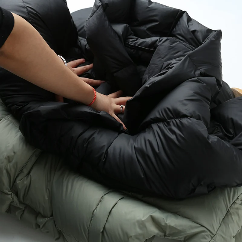 Женский пуховик с капюшоном на белом утином пуху рукавом летучая мышь пушистый