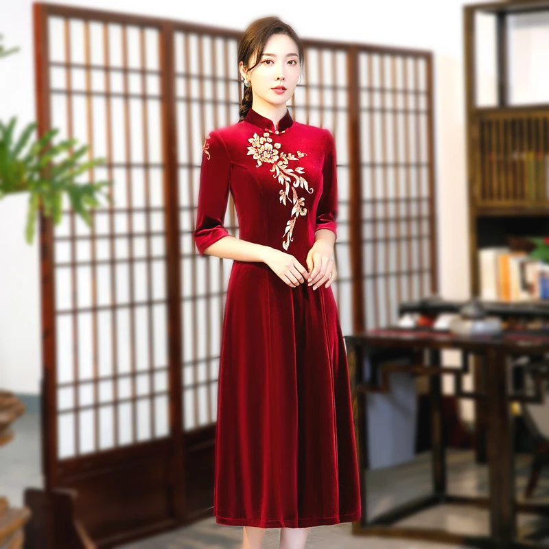 Women Traditional Chinese Dress Black Velvet Cheongsam Dresses Improvement Cheongsam Daily Embroidery Long Cheongsam