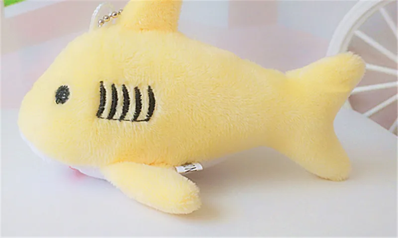 Милый плюшевый брелок с акулой женский помпоном для ключей женская сумка