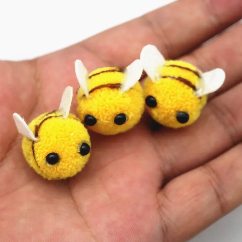 Помпон для волос из полиэстера 25 х 30 мм с желтой Пчелкой | Дом и сад