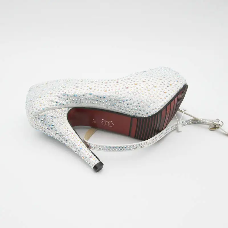 Женские свадебные туфли на высоком каблуке со стразами серебристые блестящие