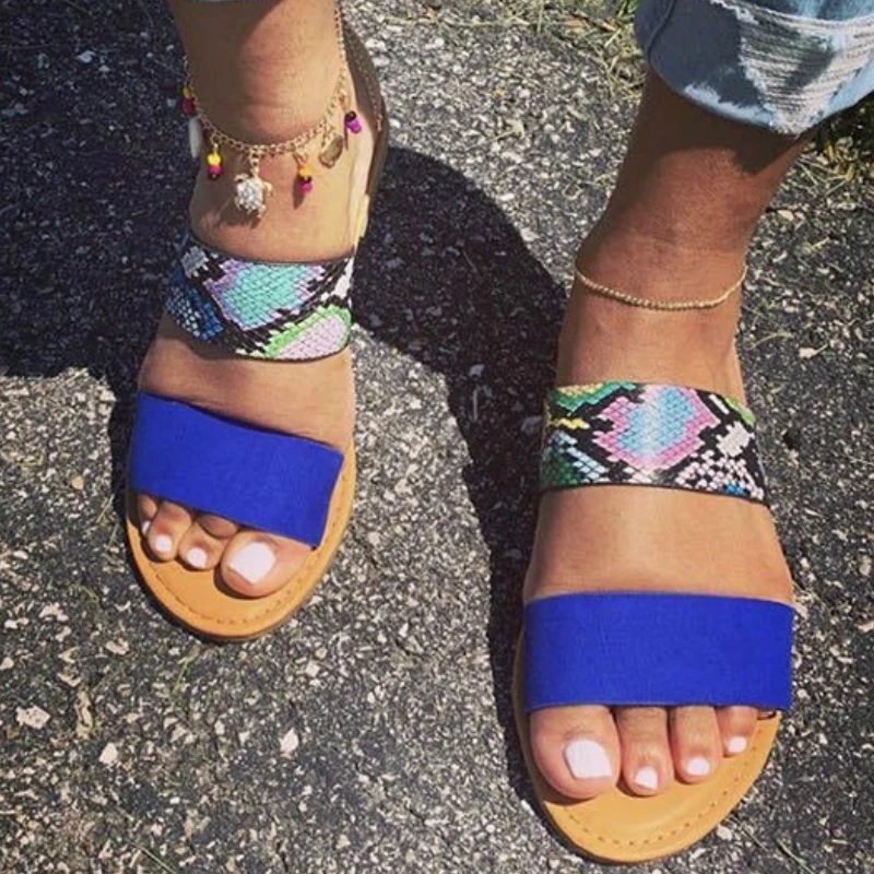 Женские летние шлепанцы сандалии на плоской подошве и низком каблуке женские