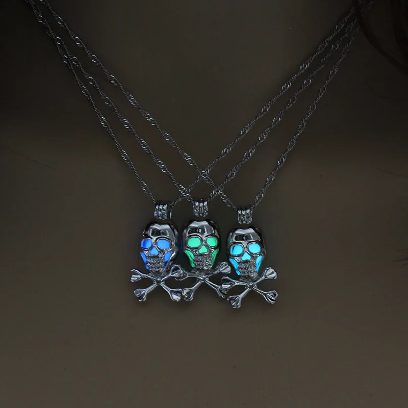 

30pcs Pirate Skull Necklace Halloween GLOW In The DARK Luminous Pendant for Women Men Charm Gift