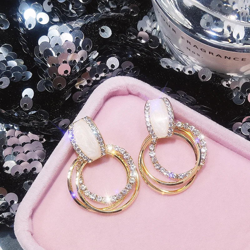

New Fashion And Elegant S925 Silver Needle Hoop Earrings Elegant Temperament All-Match Diamond Shell Hoop Earrings