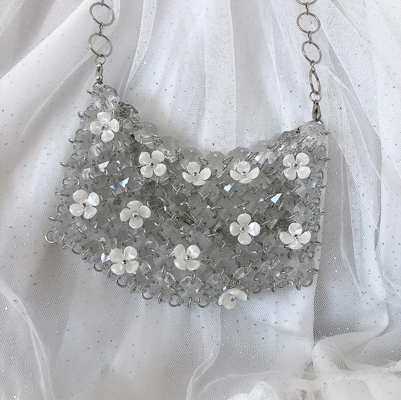 Прозрачная женская сумка с бусинами и кристаллами открытая круглая на цепочке