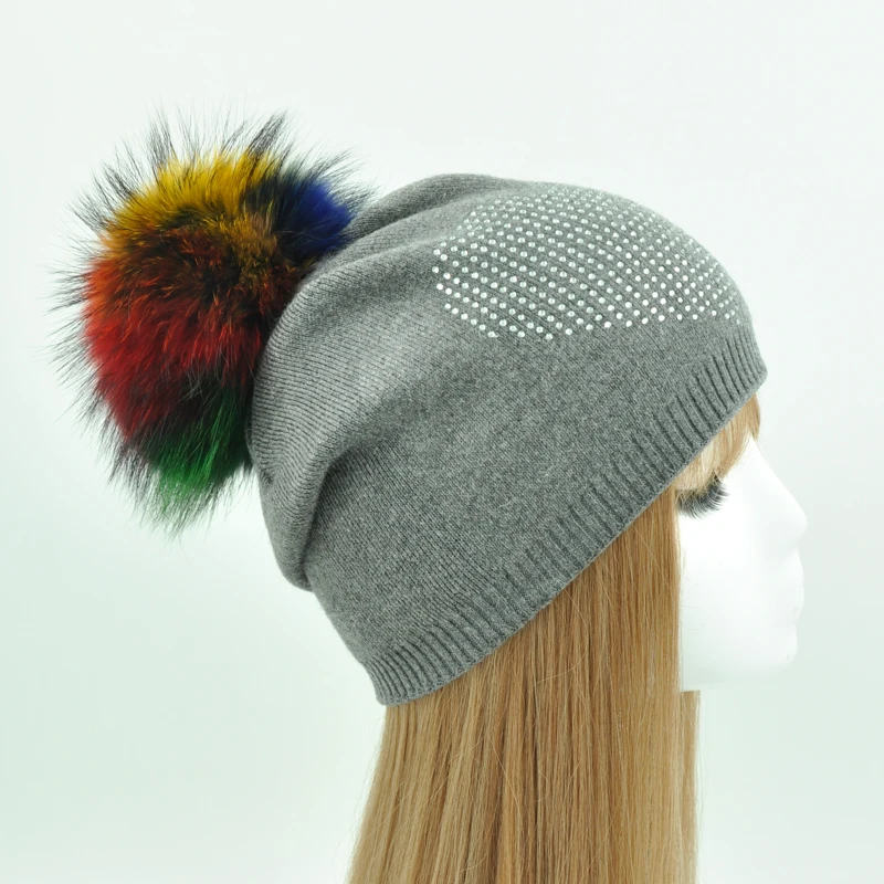 Шапки с меховым бомбоном Кепки Pom Poms зимняя женская шапка для девочек стразы женские шапки, вязанные шапки бини шапки Кепки Фирменная новинка, плотная женская меховая Шапки