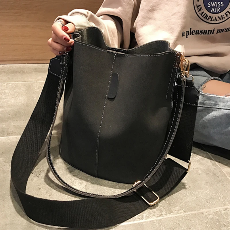 

Brand Luxury Designer Handbag Ladies Bucket Bag PU Leather Shoulder Bags Large Capacity Wide Shoulder Strap Crossbody Bags Tote
