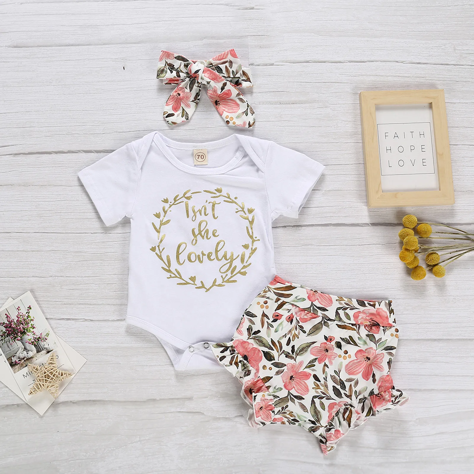 

Newborn Baby Girls Short Sleeve Letter Romper Floral Print Shorts Headband Sets одежда для новоѬождëн dziewczyna zestawy 2021