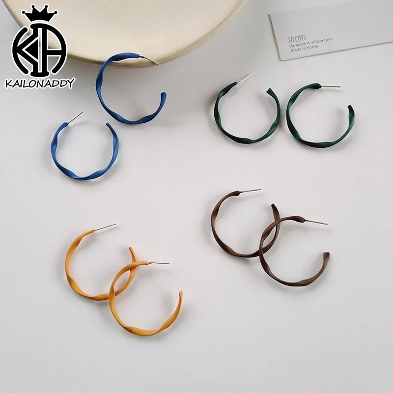 

Colorful Twisted C Shape Artistic Sense Simple Twist Blue Hoop Earrings for Women Temperament Daily Ear Rings