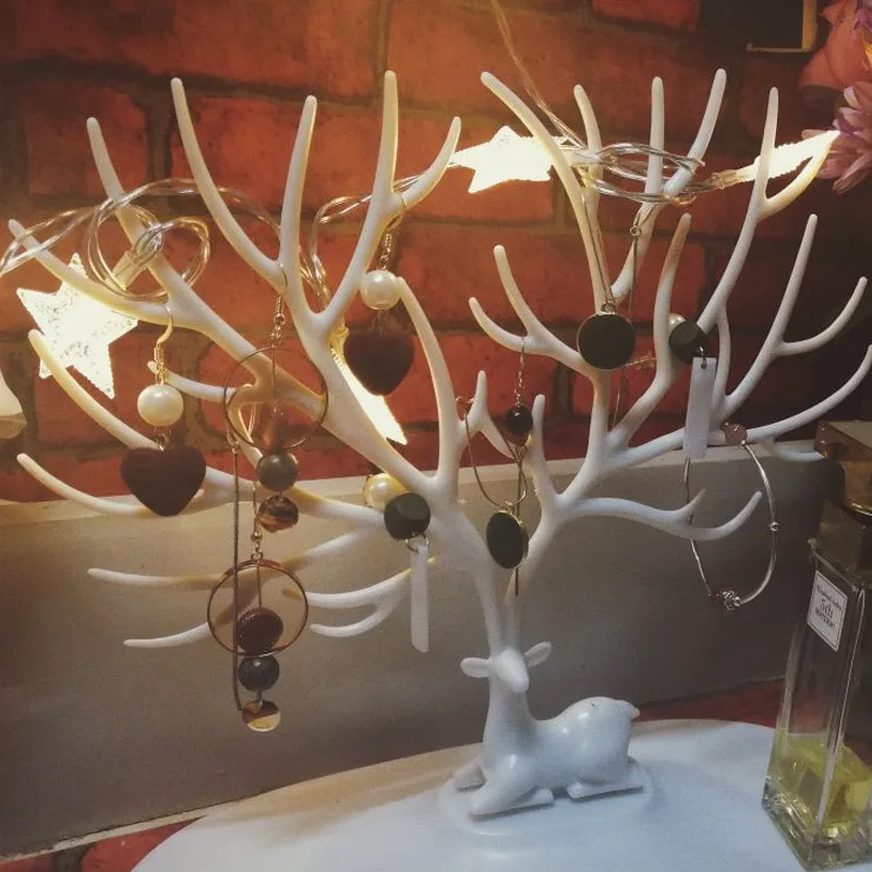 Стеллаж для демонстрации ювелирных изделий в шкафу полка с рогами хранения