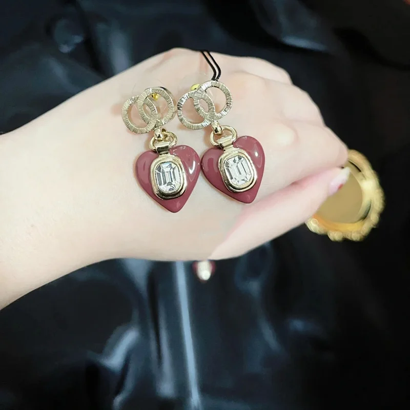 

Маленькие серьги в стиле ретро с ароматом, серьги в пресноводной воде, классические красные Подвесные серьги в форме сердца, женские элеган...